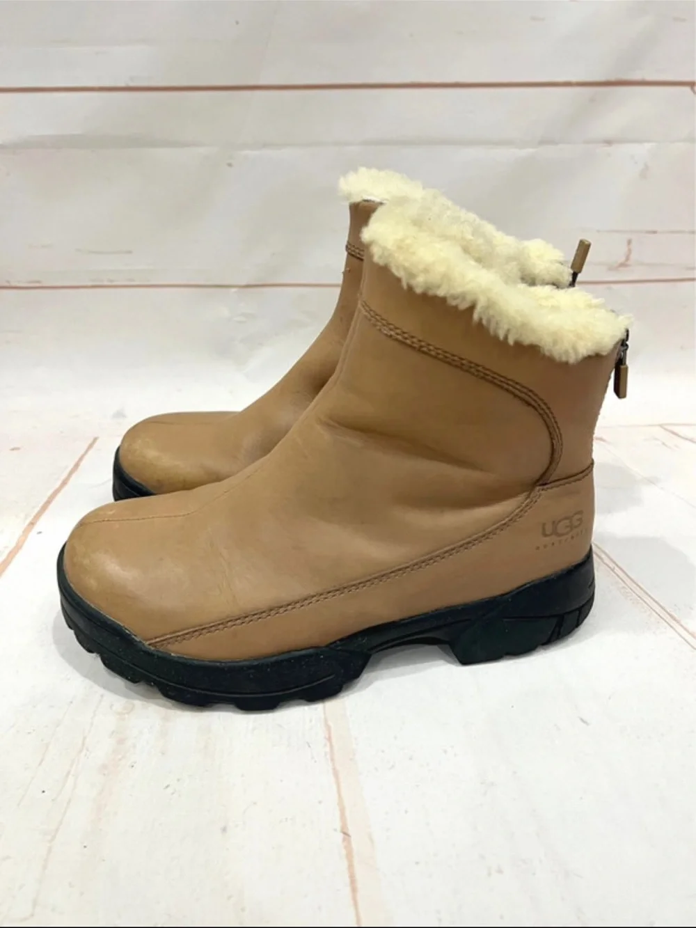 UGG Australia Winter Insulated Sheepskin Shearling Leather Lug Sole Snow Boots